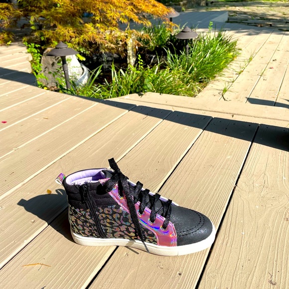 Kid’s High-top Tennis Shoes, size 4 - Picture 6 of 8